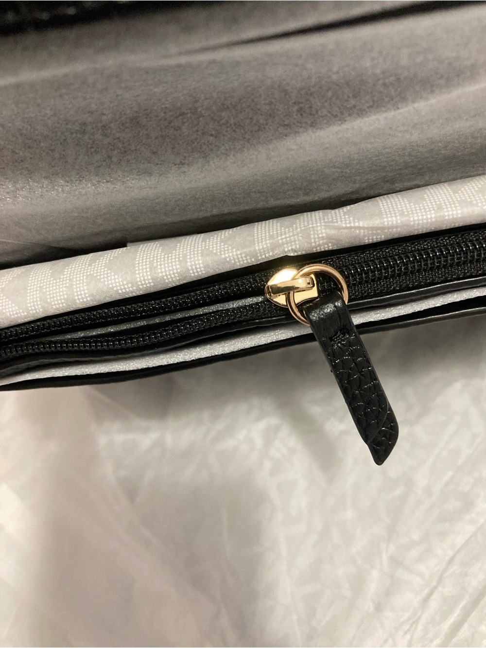 NWTS Michael Kors Crossbody Wallet - Picture 10 of 12